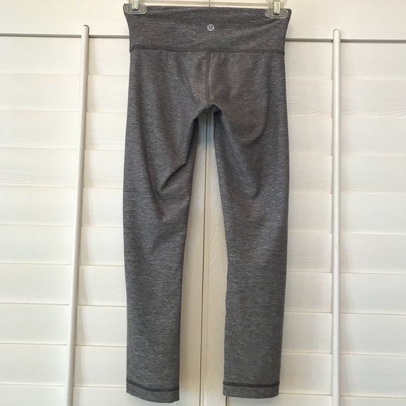 Lululemon Cropped Under Wunder Leggings 2 - Picture 3 of 7